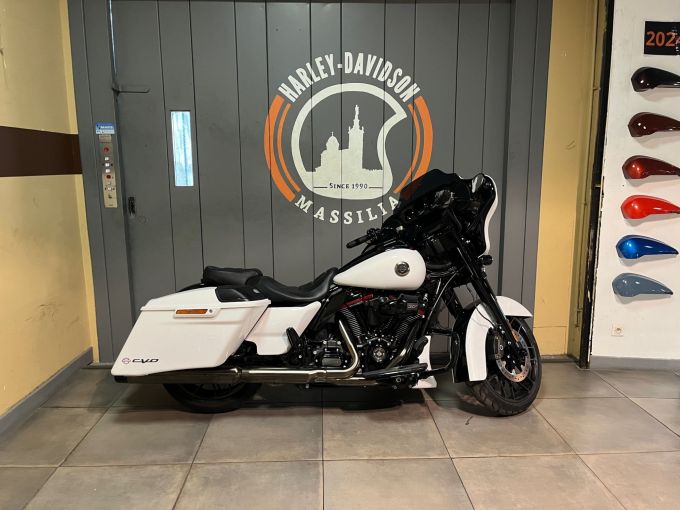 HARLEY-DAVIDSON TOURING STREET GLIDE 1923 CVO  4