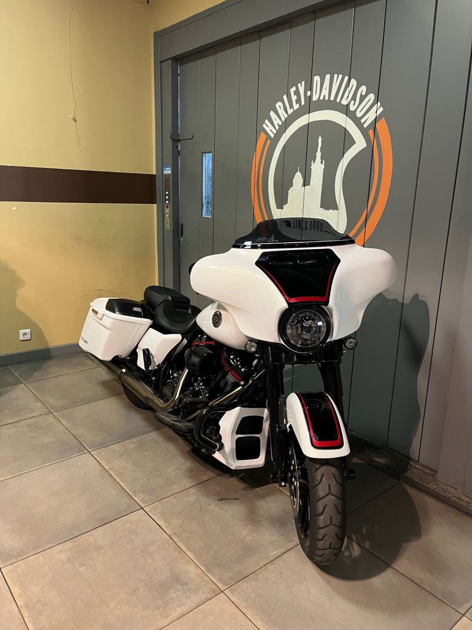 HARLEY-DAVIDSON TOURING STREET GLIDE 1923 CVO  4