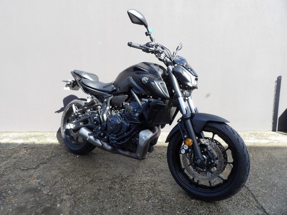 YAMAHA MT-07 (47.5CV) 4