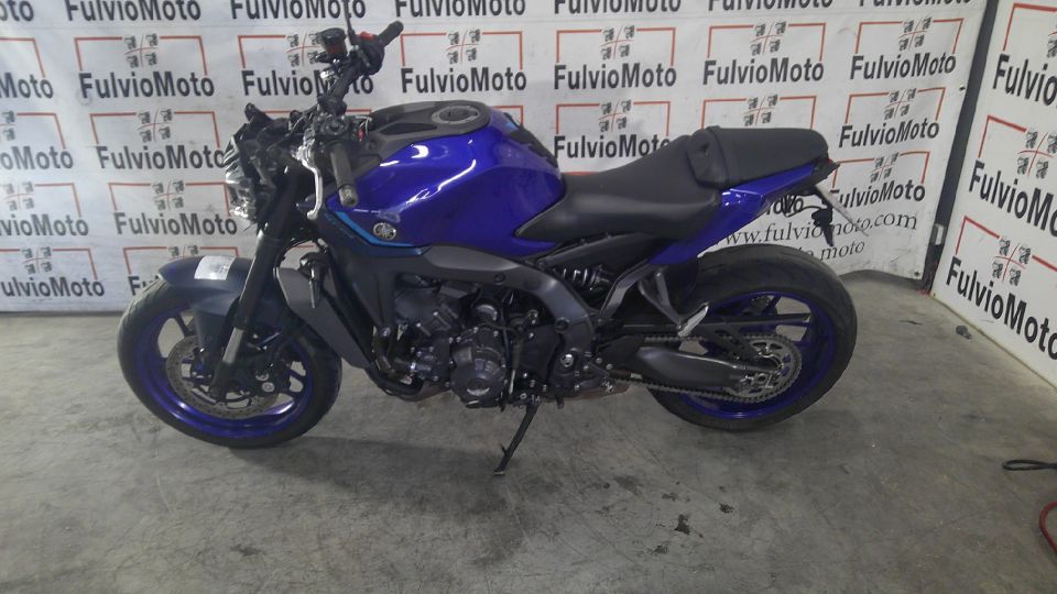 YAMAHA MT-09 4