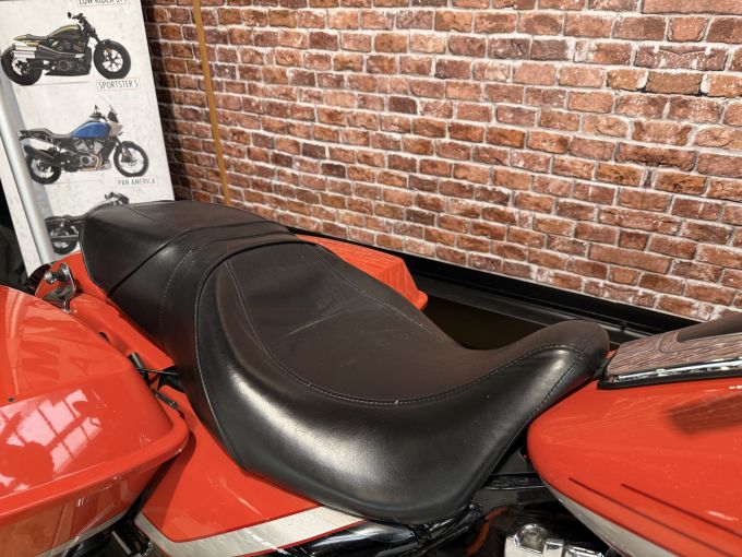 HARLEY-DAVIDSON TOURING ROAD GLIDE 1800 CVO 4