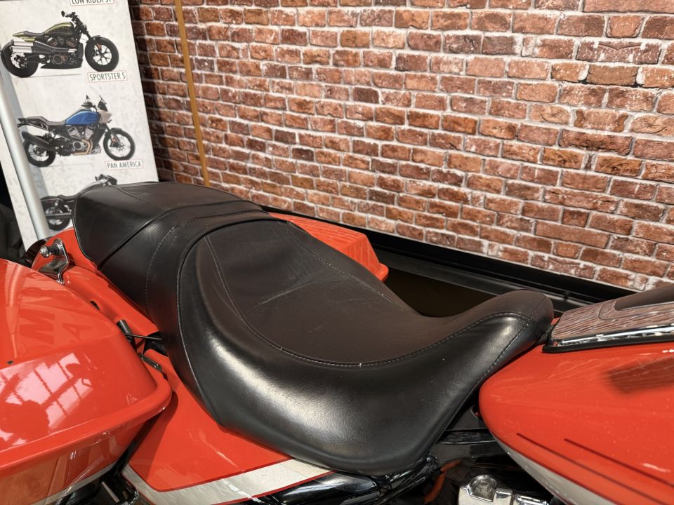 HARLEY-DAVIDSON TOURING ROAD GLIDE 1800 CVO 4