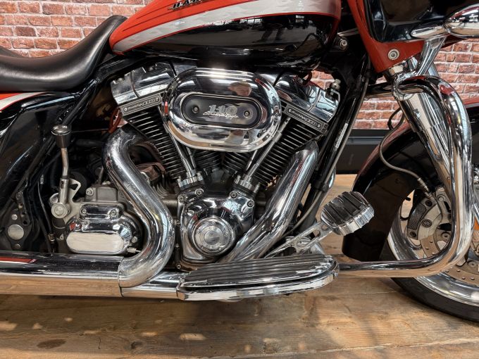 HARLEY-DAVIDSON TOURING ROAD GLIDE 1800 CVO 4