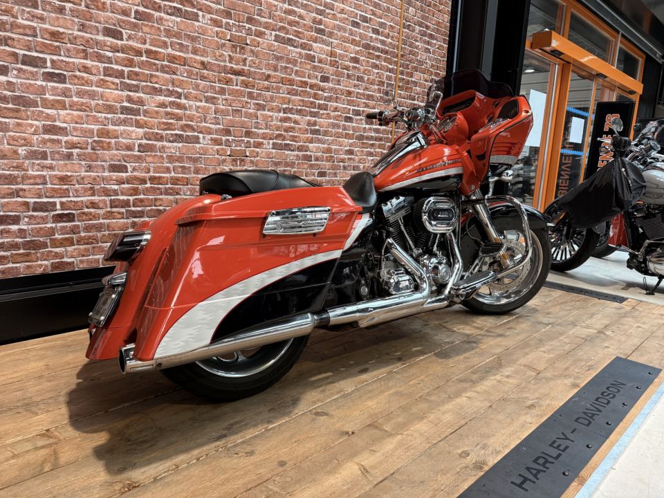HARLEY-DAVIDSON TOURING ROAD GLIDE 1800 CVO 4