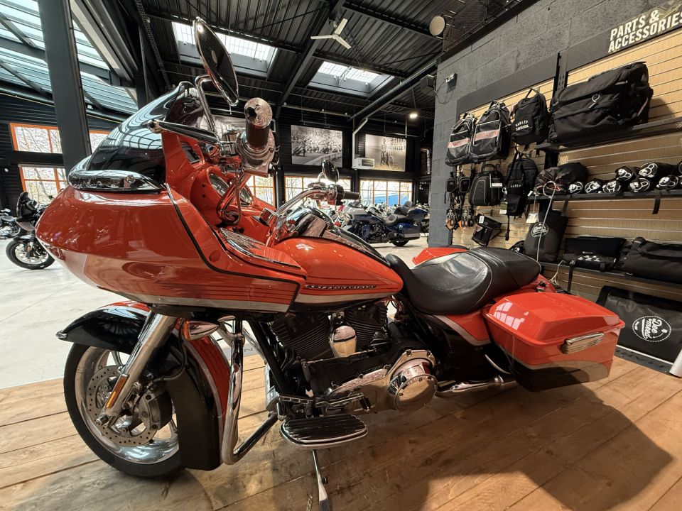 HARLEY-DAVIDSON TOURING ROAD GLIDE 1800 CVO 4