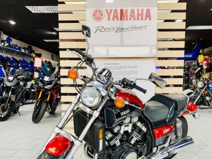 YAMAHA VMAX 1200 4