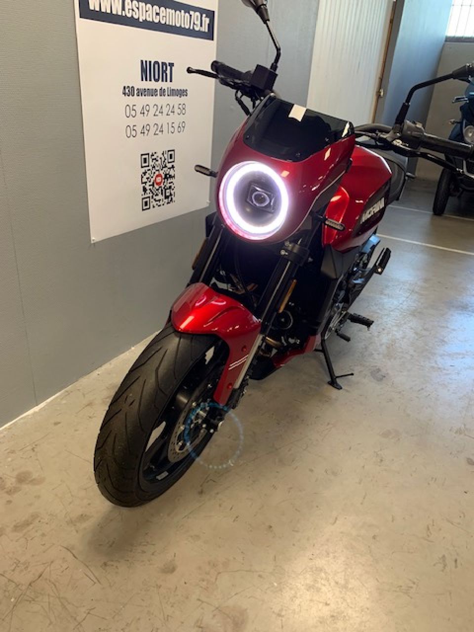 MOTO MORINI SEIEMMEZZO STR 650 4