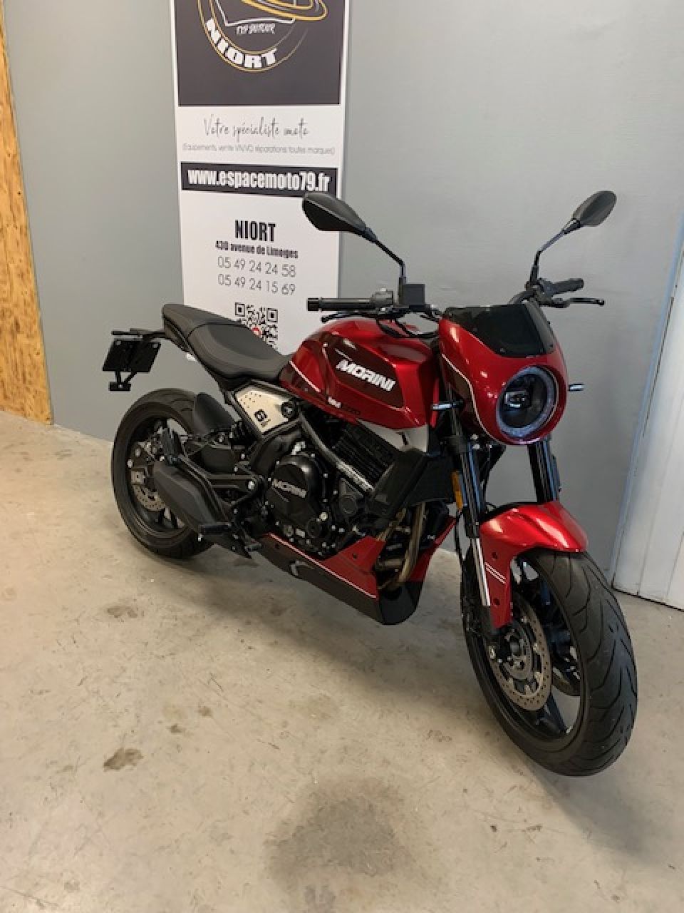 MOTO MORINI SEIEMMEZZO STR 650 4