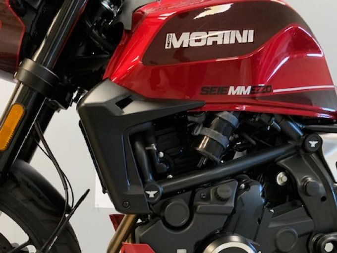 MOTO MORINI SEIEMMEZZO STR 650 4