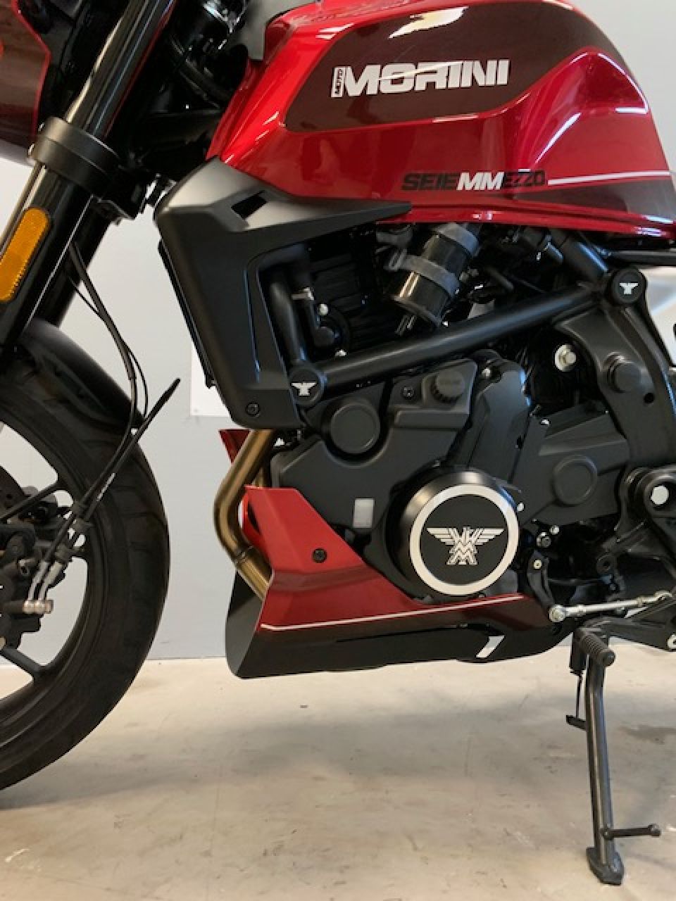 MOTO MORINI SEIEMMEZZO STR 650 4