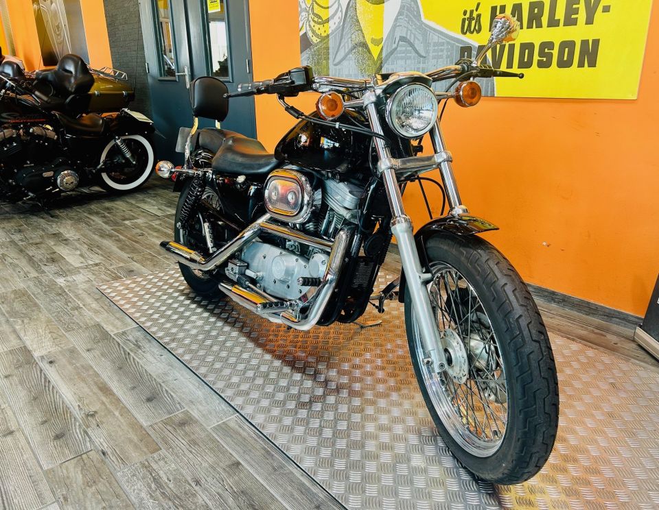 HARLEY-DAVIDSON SPORTSTER CUSTOM 883 4