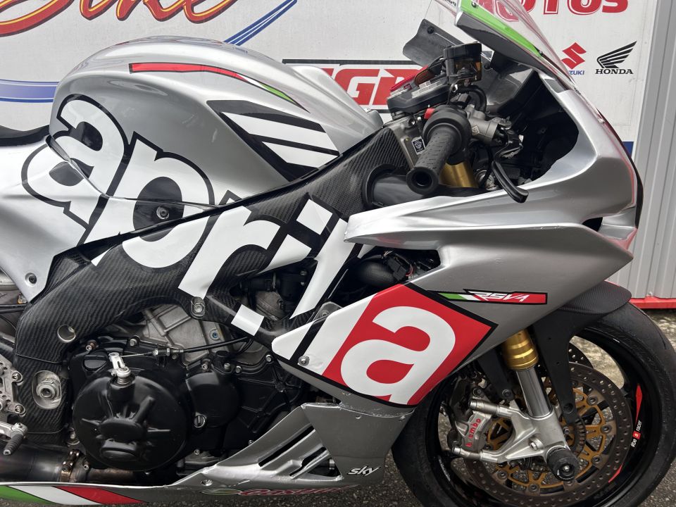 APRILIA RSV4 1000 RR 4