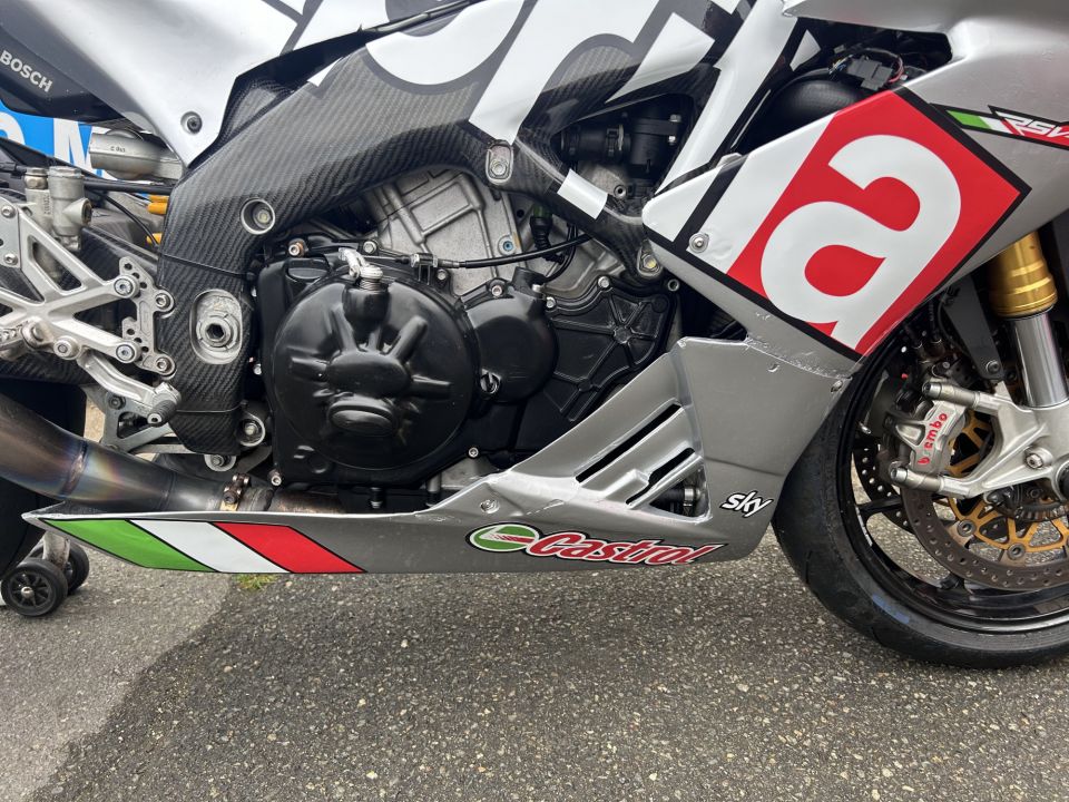 APRILIA RSV4 1000 RR 4