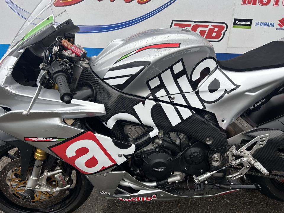 APRILIA RSV4 1000 RR 4