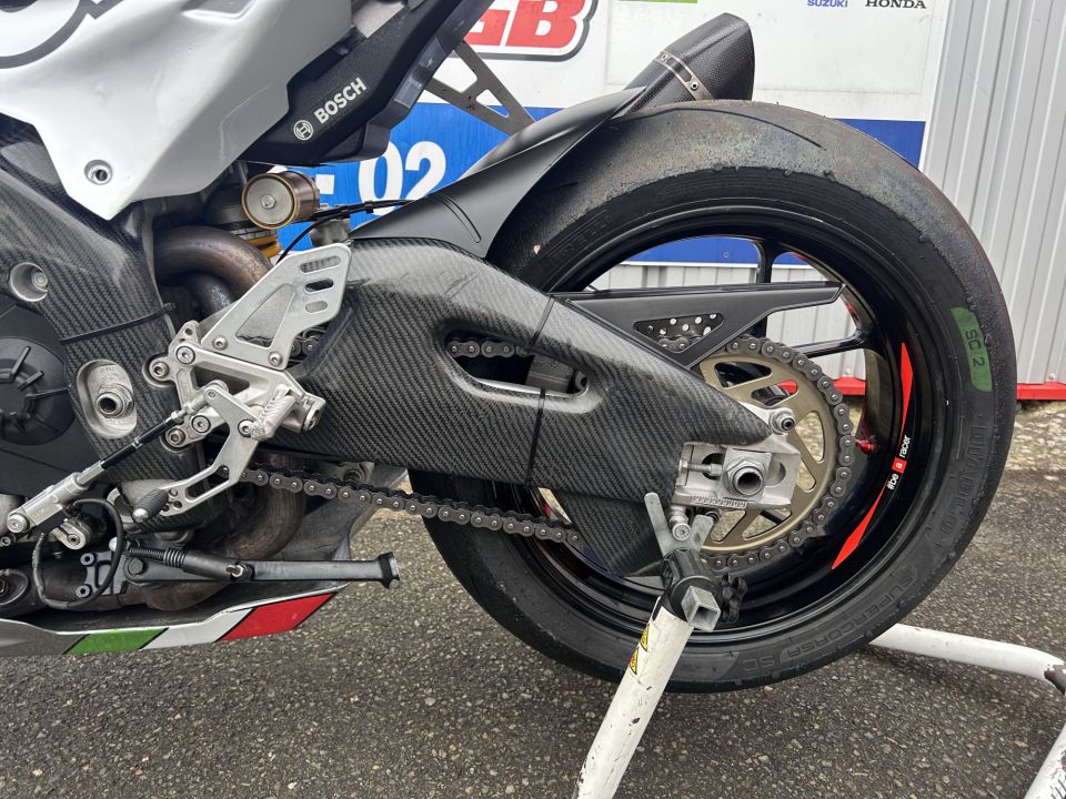 APRILIA RSV4 1000 RR 4