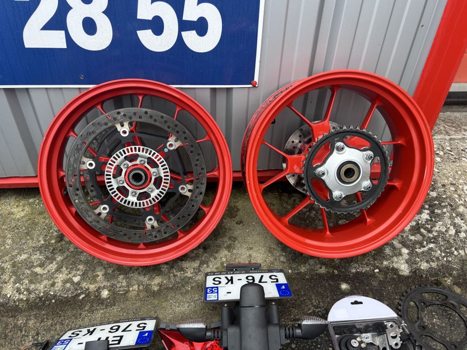 APRILIA RSV4 1000 RR 4