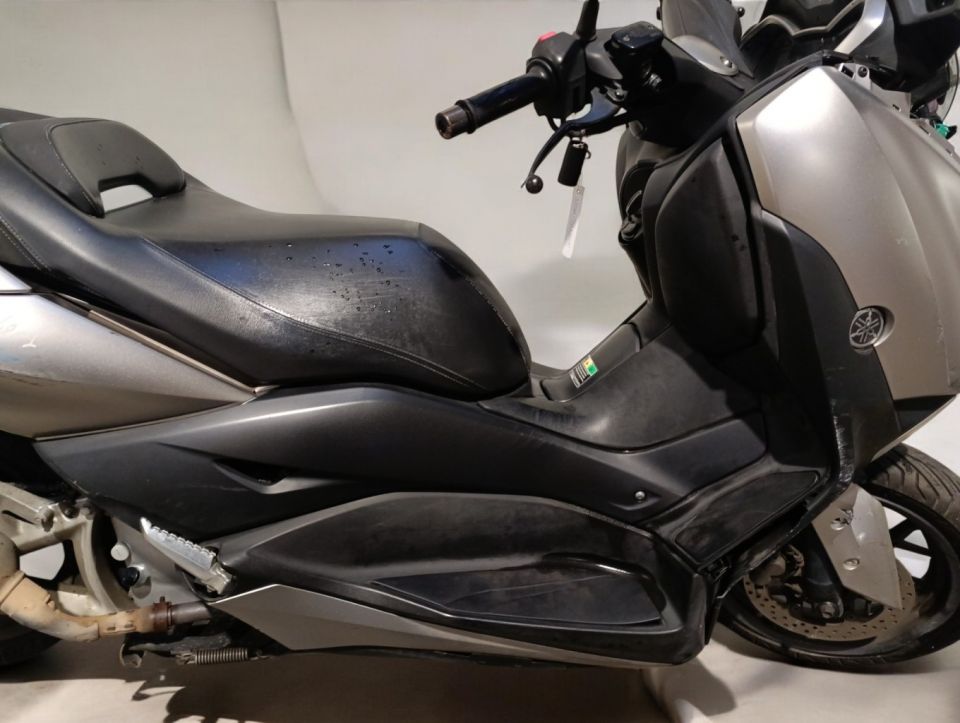 YAMAHA XMAX 125 4