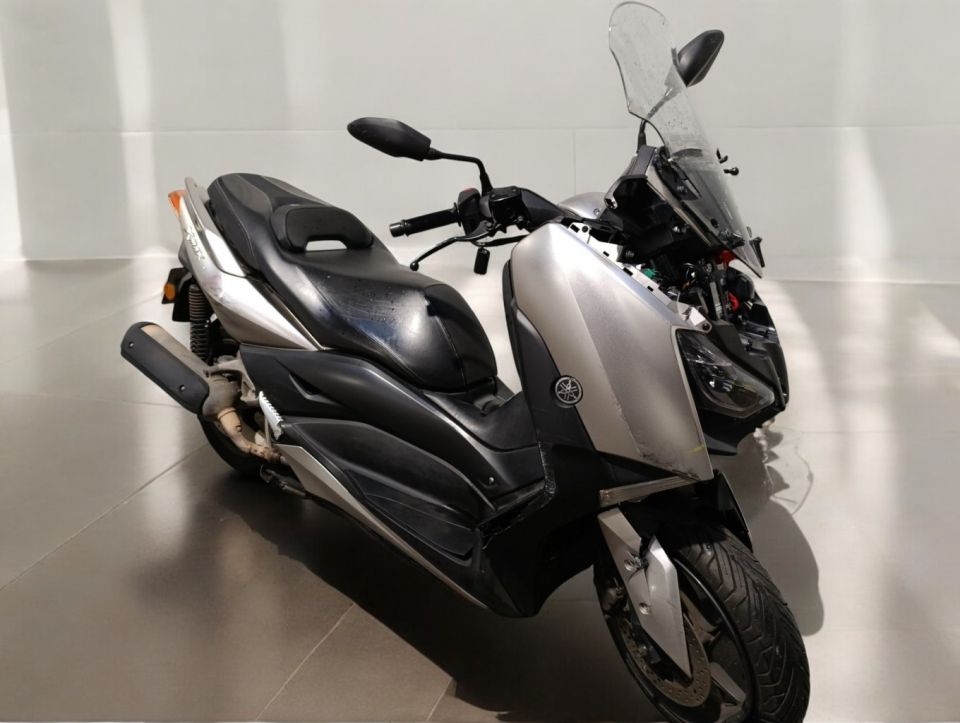 YAMAHA XMAX 125 4