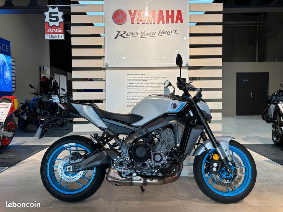 YAMAHA MT-09 4