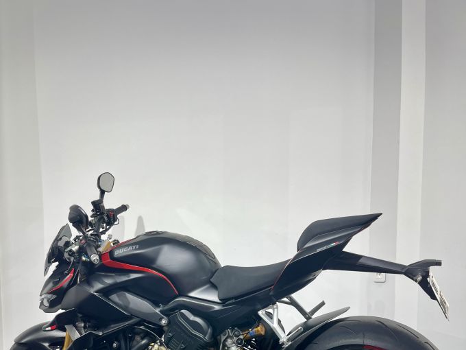 DUCATI STREETFIGHTER V4S 4