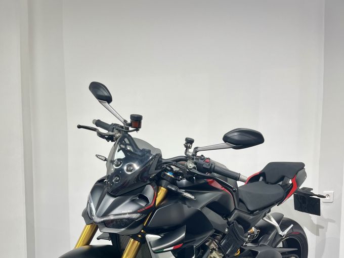 DUCATI STREETFIGHTER V4S 4