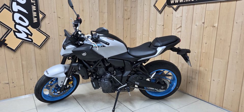YAMAHA MT-07 (47.5CV) 4
