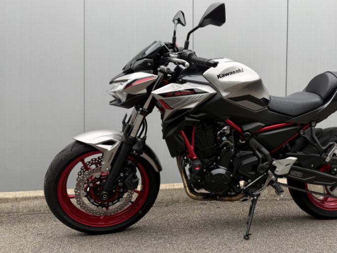 KAWASAKI Z650 ABS 4