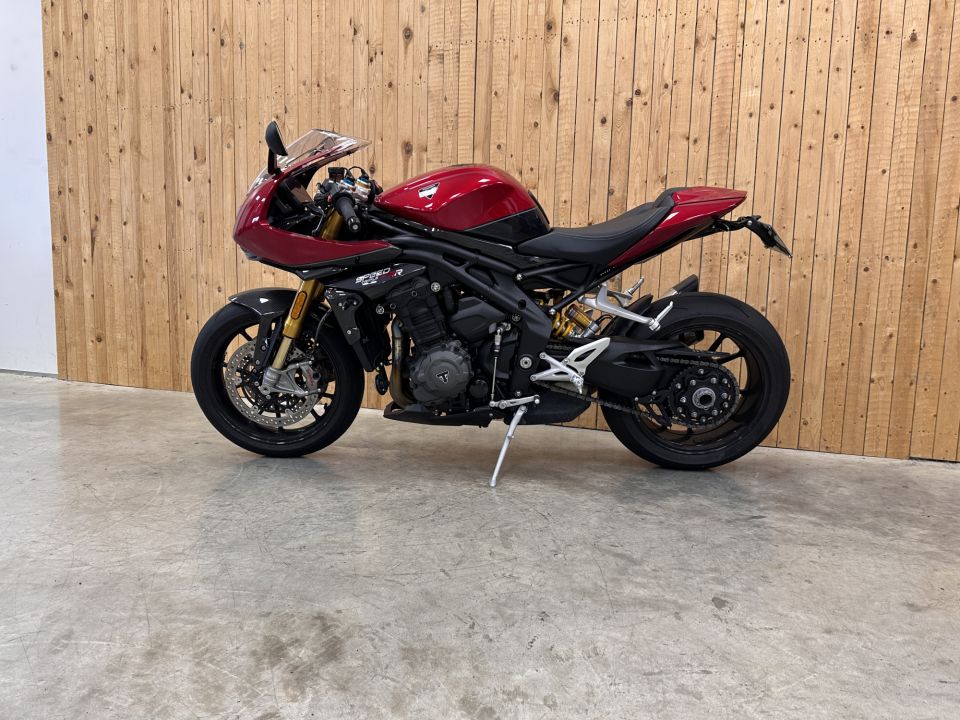 TRIUMPH SPEED TRIPLE 1200 RR 4
