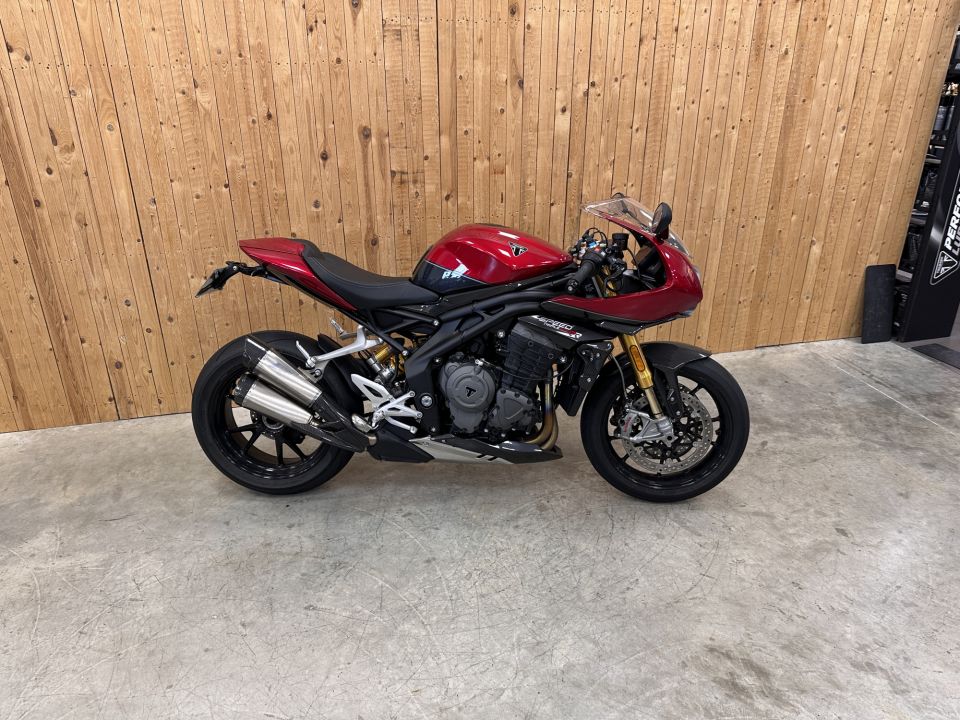 TRIUMPH SPEED TRIPLE 1200 RR 4