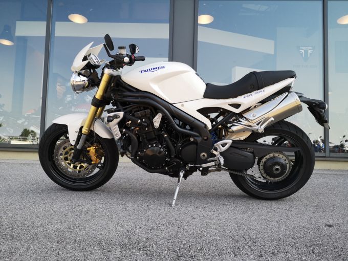 TRIUMPH SPEED TRIPLE 1050 4