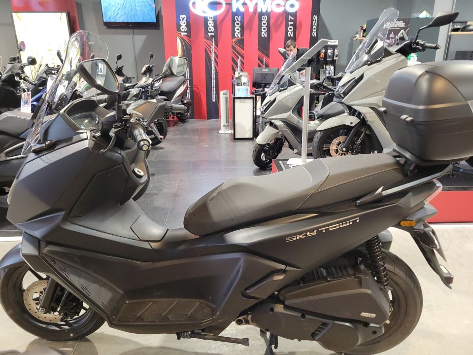 KYMCO SKYTOWN 125 4