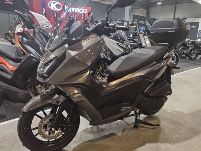 KYMCO SKYTOWN 125 4