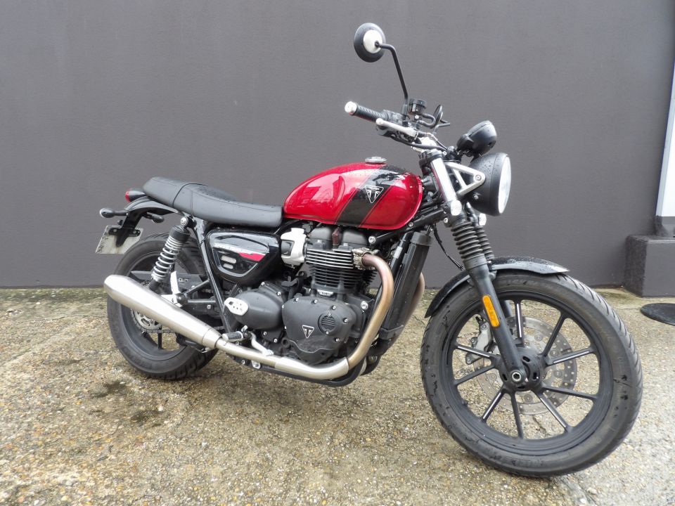 TRIUMPH SPEED TWIN 900 4