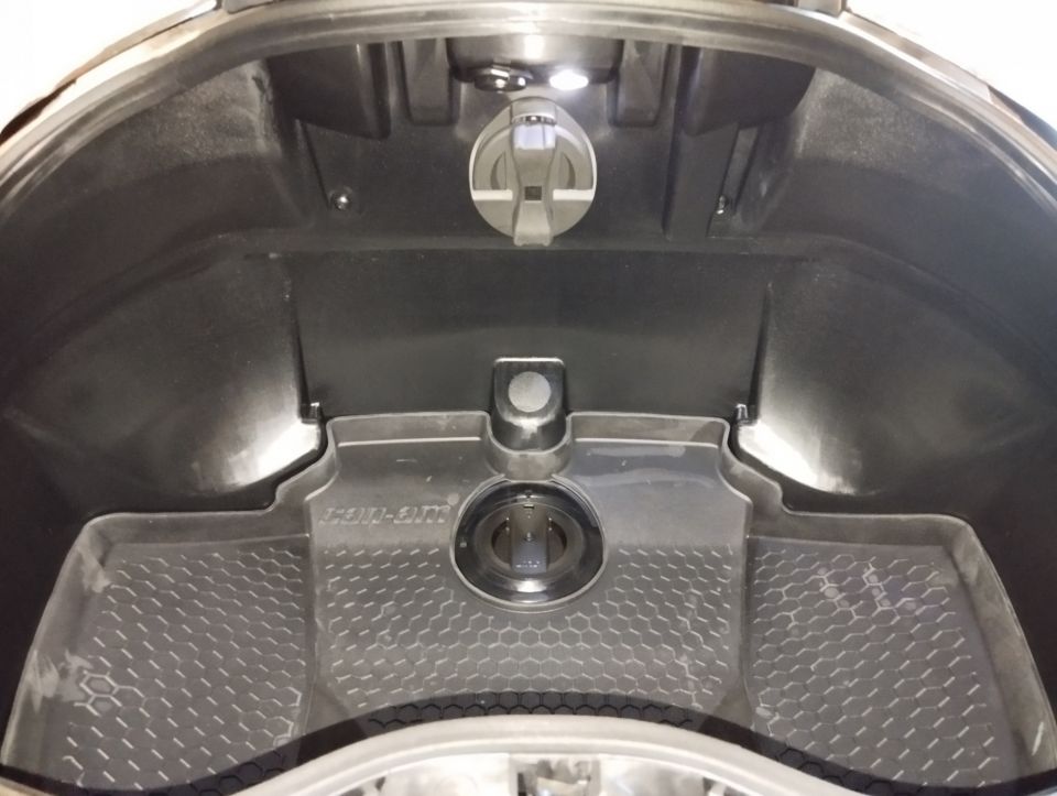 CAN-AM SPYDER F3 LIMITED 4