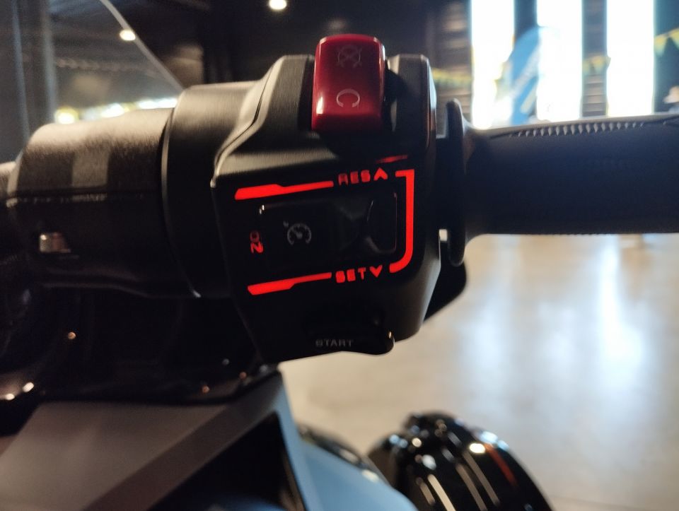 CAN-AM SPYDER F3 LIMITED 4