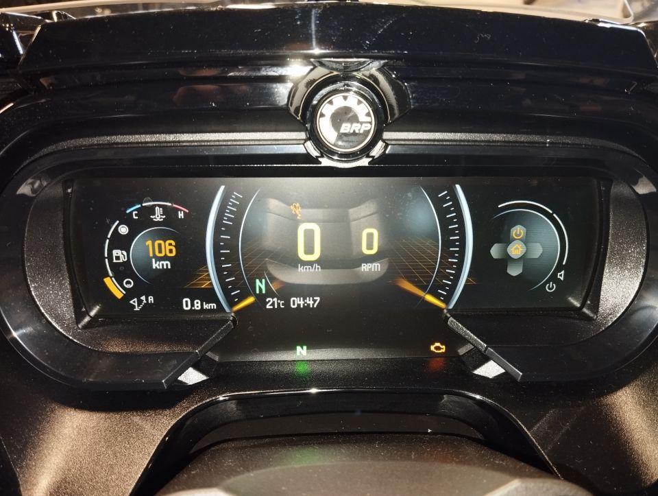 CAN-AM SPYDER F3 LIMITED 4