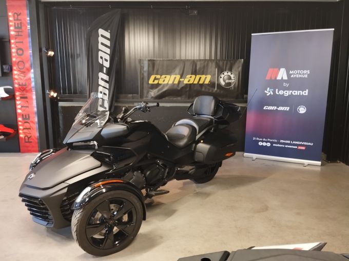 CAN-AM SPYDER F3 LIMITED 4