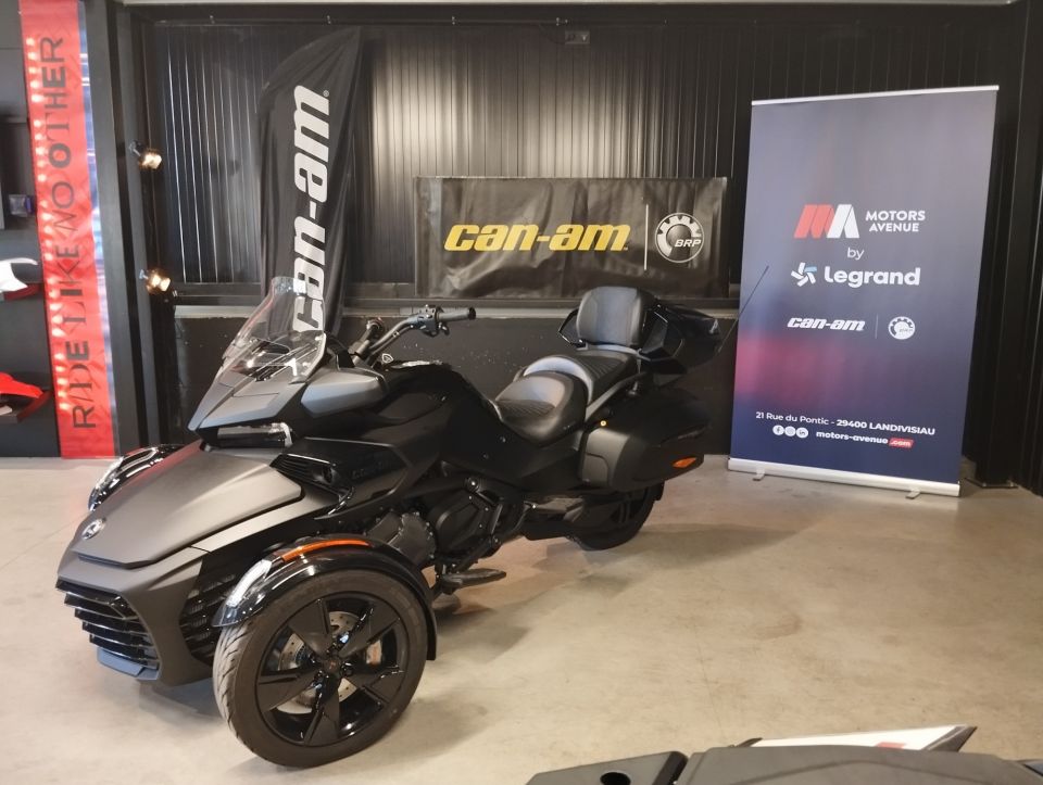 CAN-AM SPYDER F3 LIMITED 4