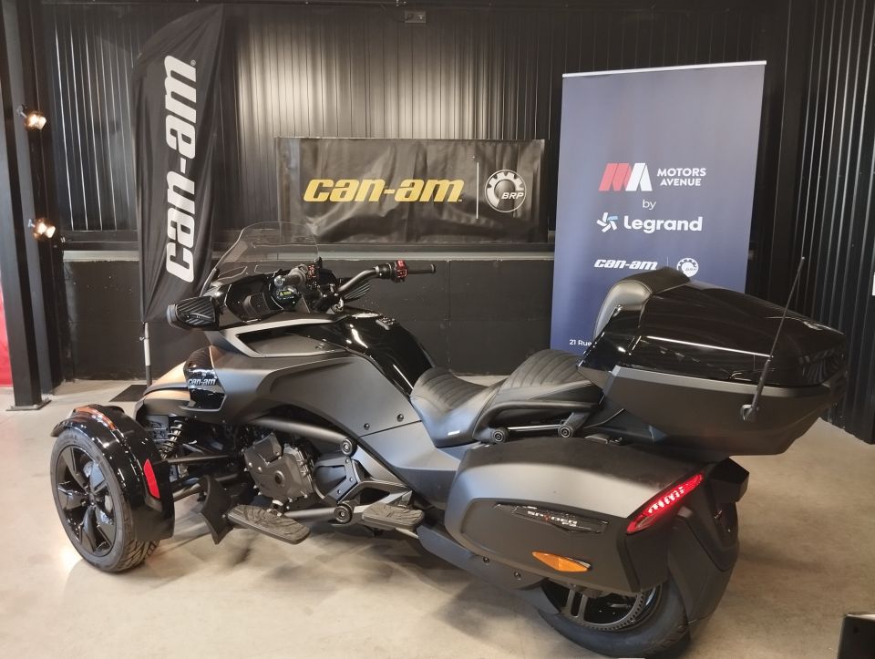 CAN-AM SPYDER F3 LIMITED 4