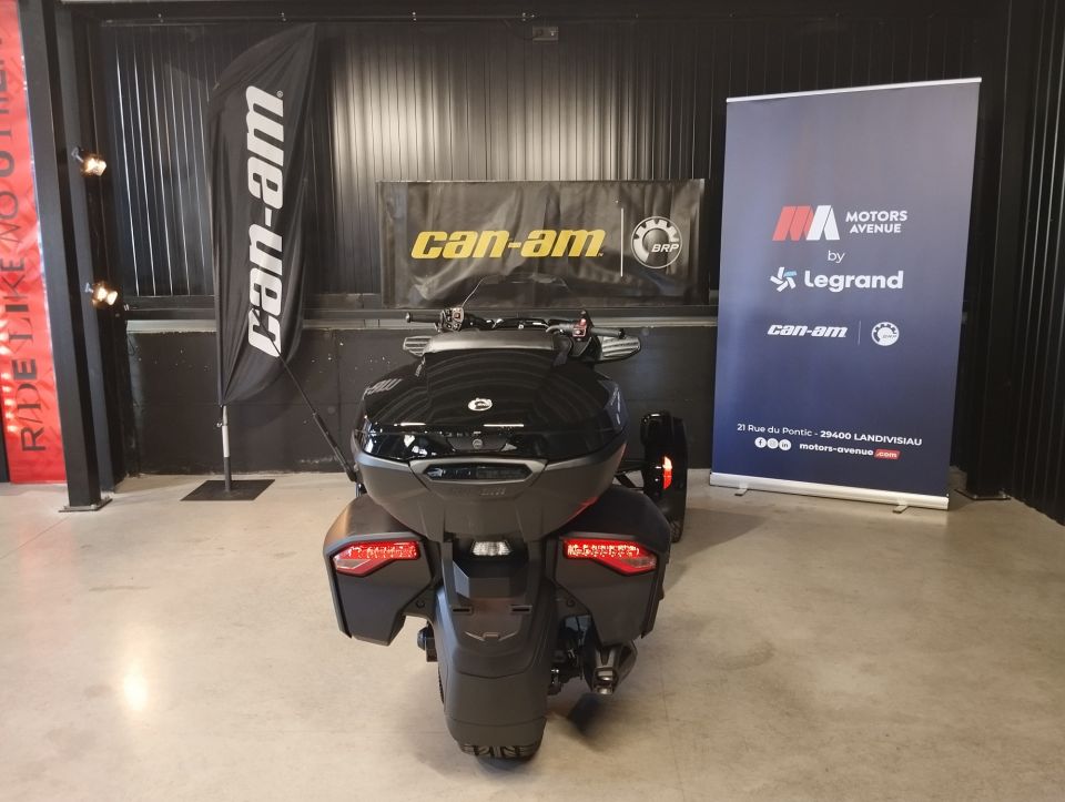 CAN-AM SPYDER F3 LIMITED 4