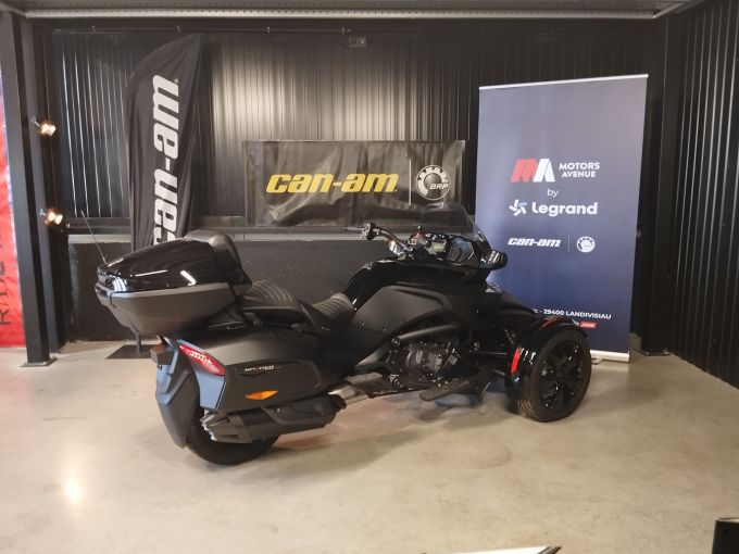 CAN-AM SPYDER F3 LIMITED 4