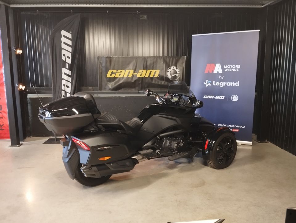 CAN-AM SPYDER F3 LIMITED 4