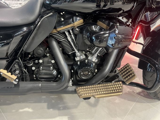 HARLEY-DAVIDSON TOURING ROAD GLIDE 1748 ST 4
