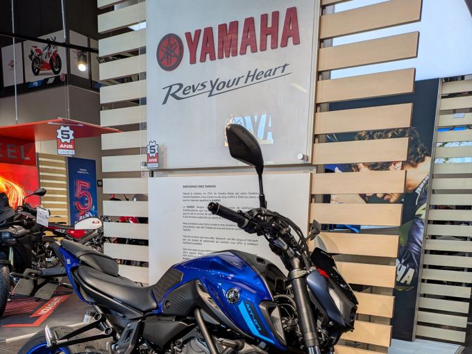 YAMAHA MT-07 4