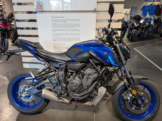 YAMAHA MT-07 4