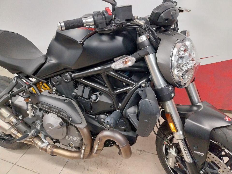 DUCATI MONSTER ABS 4