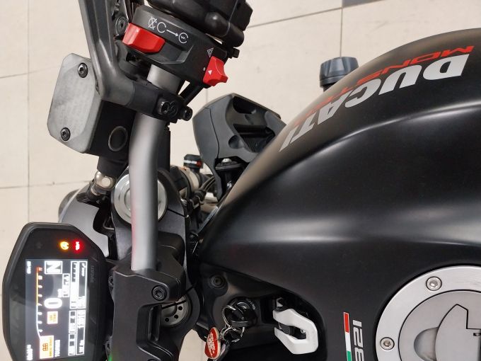 DUCATI MONSTER ABS 4