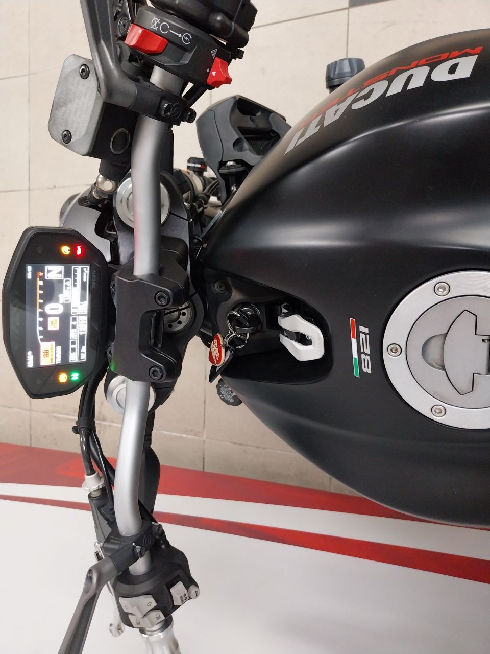 DUCATI MONSTER ABS 4