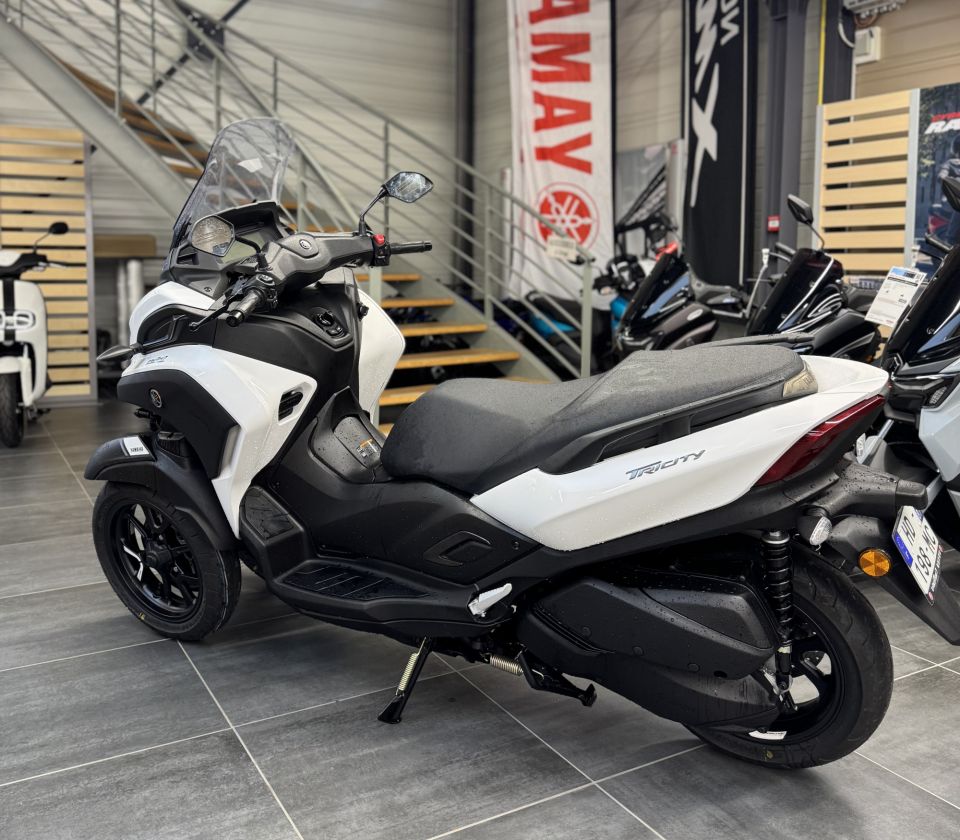 YAMAHA TRICITY 300 4