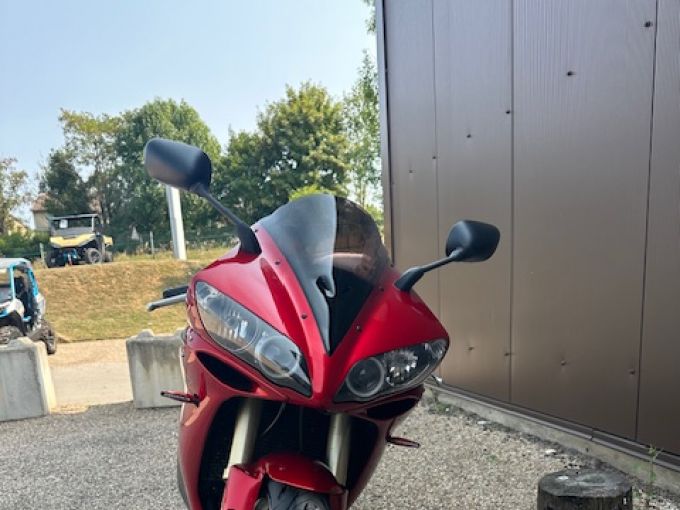 YAMAHA YZF 1000 R1 4